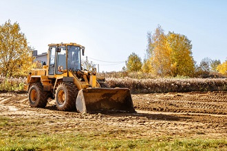 Расчистка участка от деревьев, удаление кустарников и мелколесья.